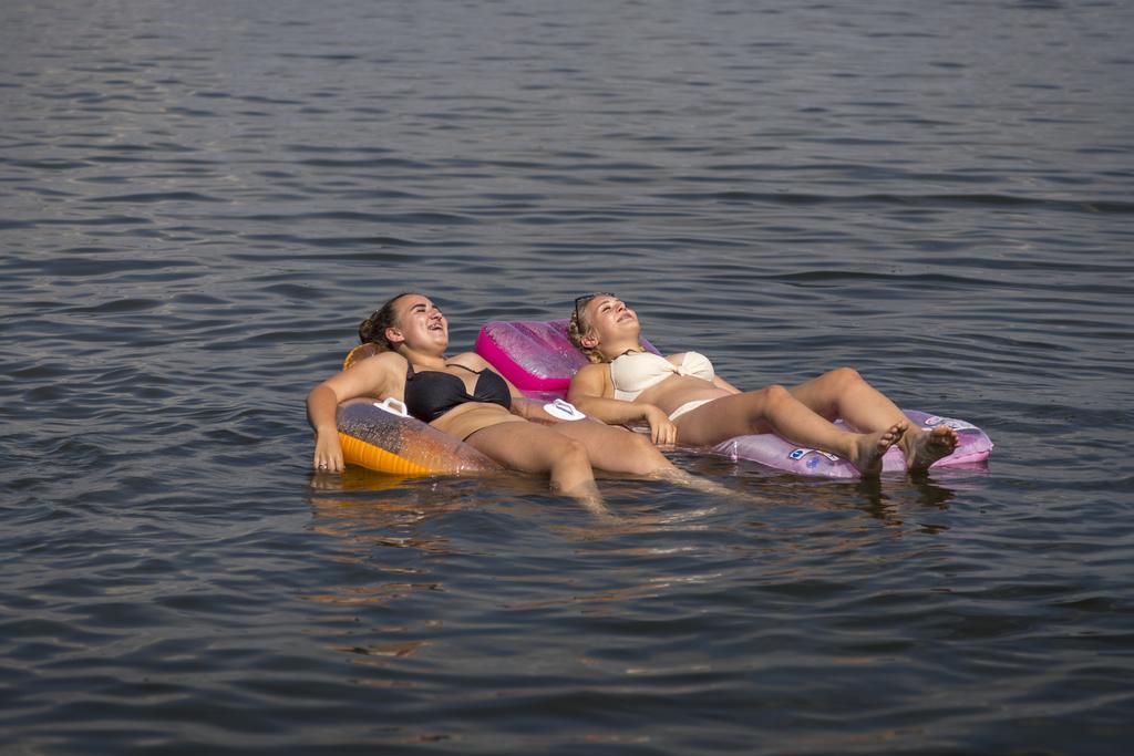 Oostappen Vakantiepark Riviera Beach 比丁赫伊曾 外观 照片
