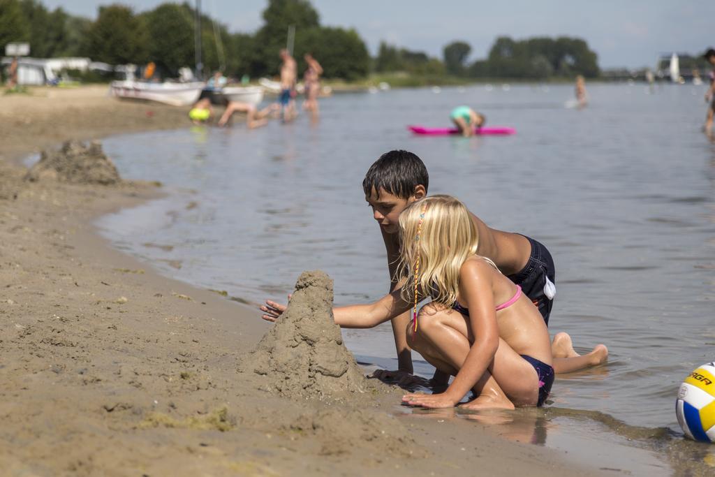 Oostappen Vakantiepark Riviera Beach 比丁赫伊曾 外观 照片